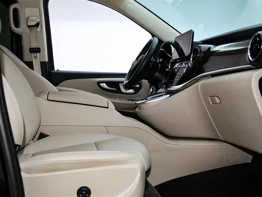 Mercedes-Benz V-Class 2021 — фото 19