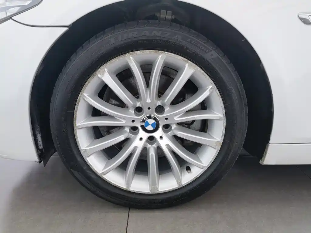 BMW 5 Series 2015 — фото 17