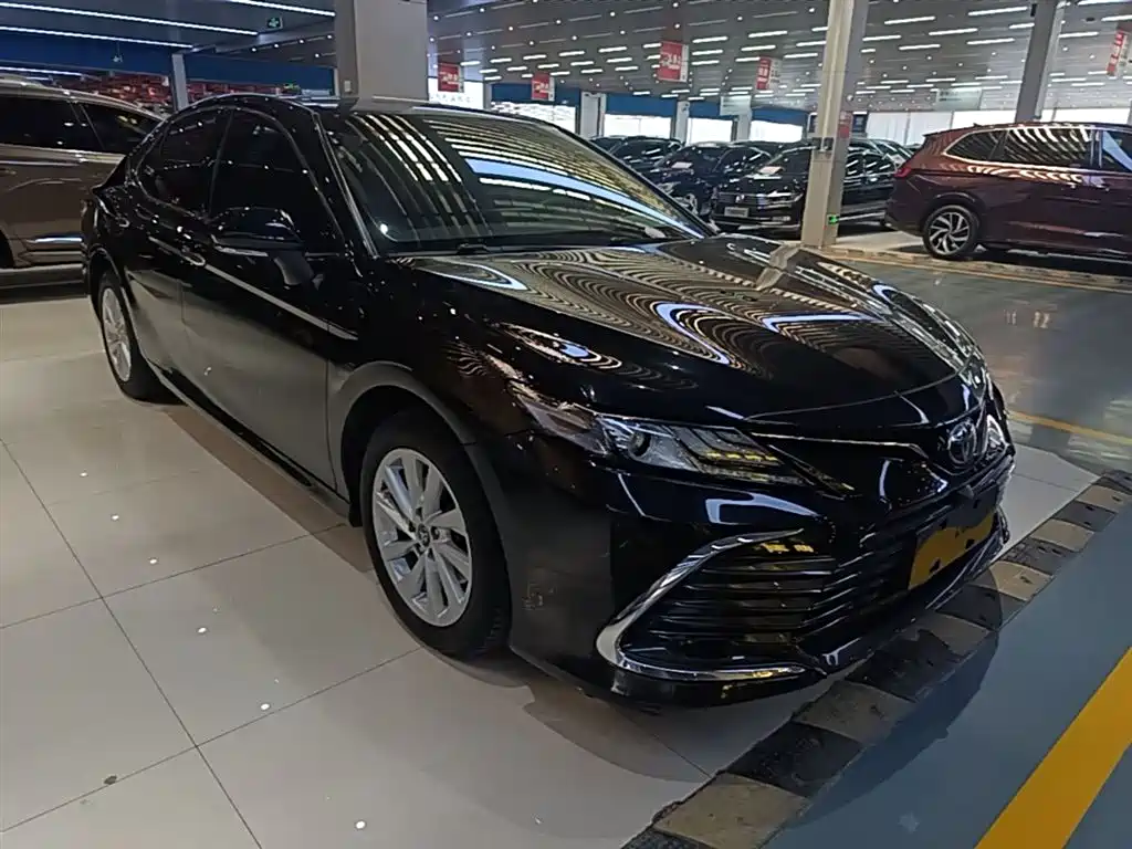 Toyota Camry 2021 — фото 4