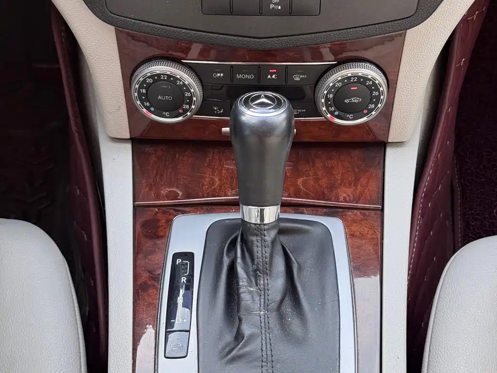 Mercedes-Benz C-Class 2011 — фото 15