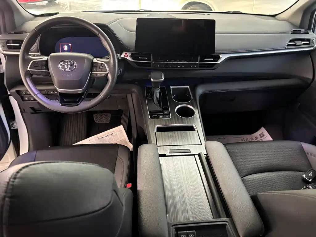 Toyota Sienna 2022 — фото 10