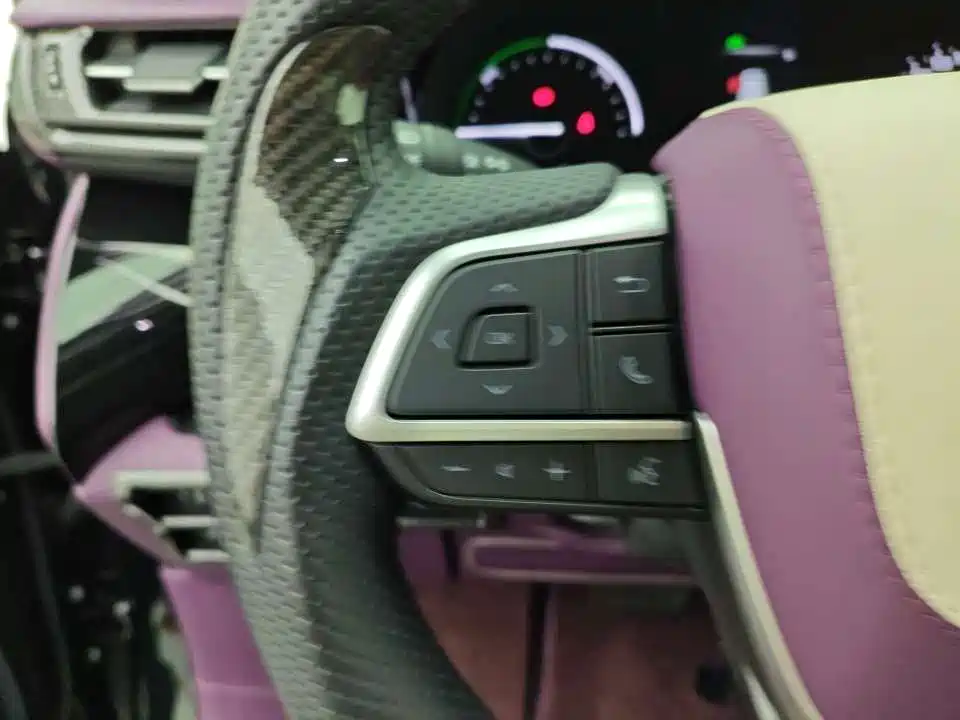 Toyota Granvia — фото 11