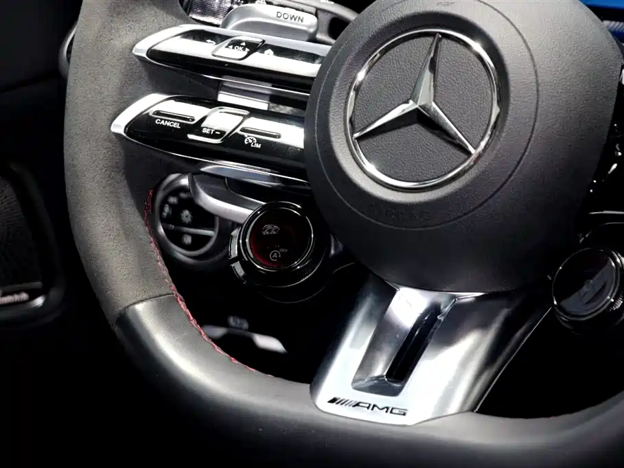 Mercedes-Benz C-Class AMG 2025 — фото 12