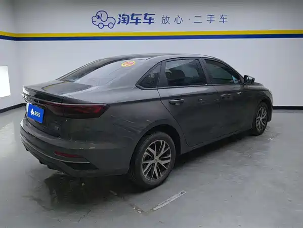 Geely Emgrand 2023