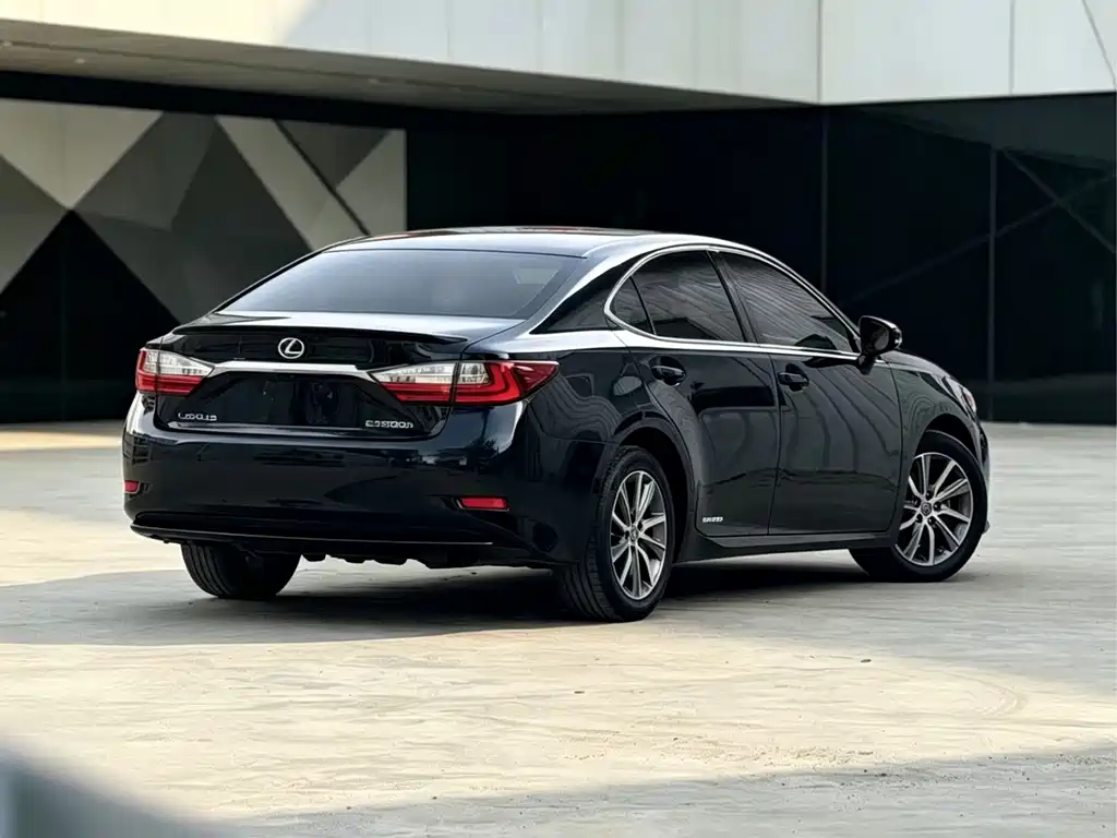 Lexus ES 2017 — фото 4