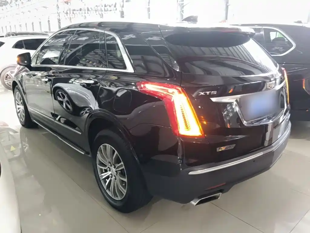 Cadillac XT5 2017 — фото 5