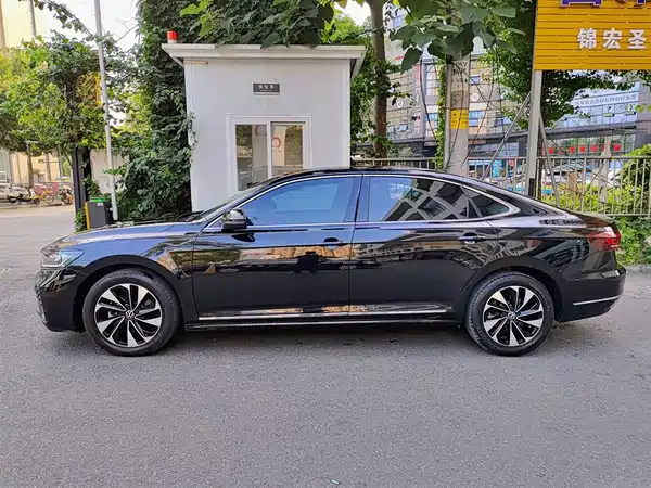 Volkswagen Passat 2023