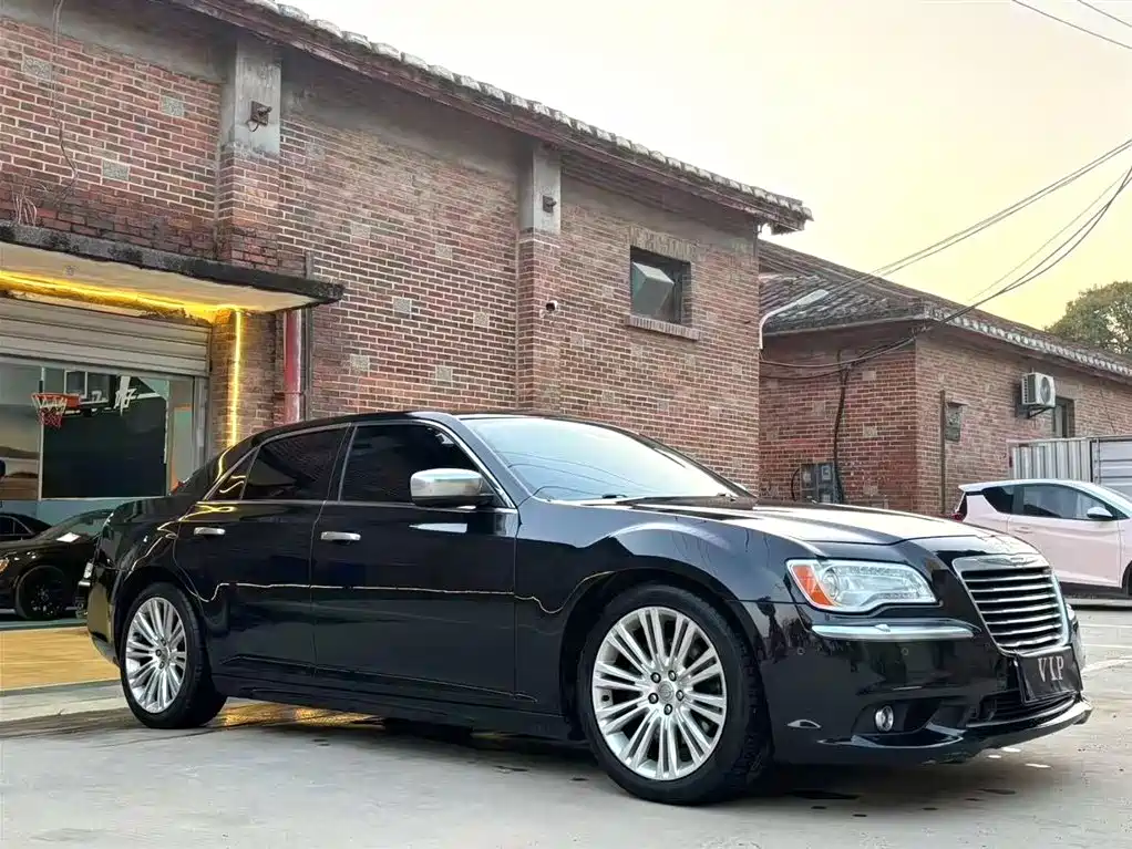 Chrysler 300C 2015 — фото 3