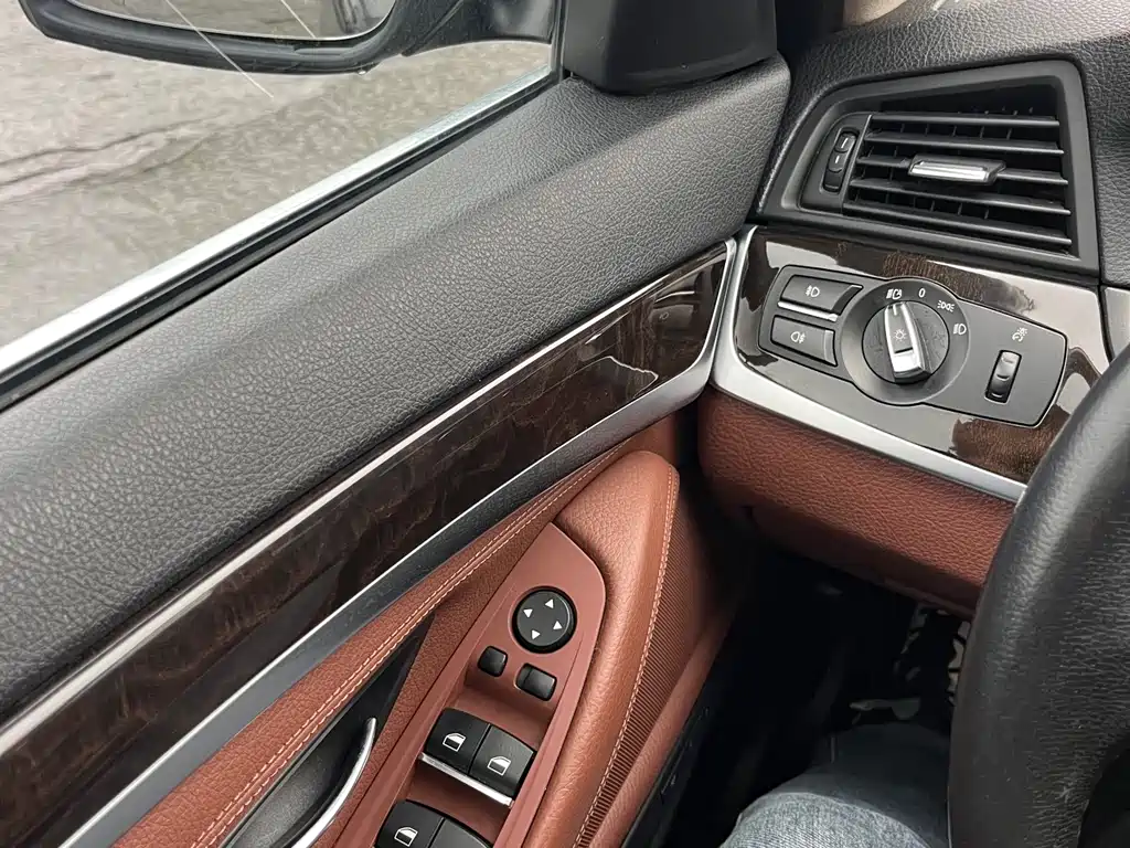 BMW 5 Series 2014 — фото 18