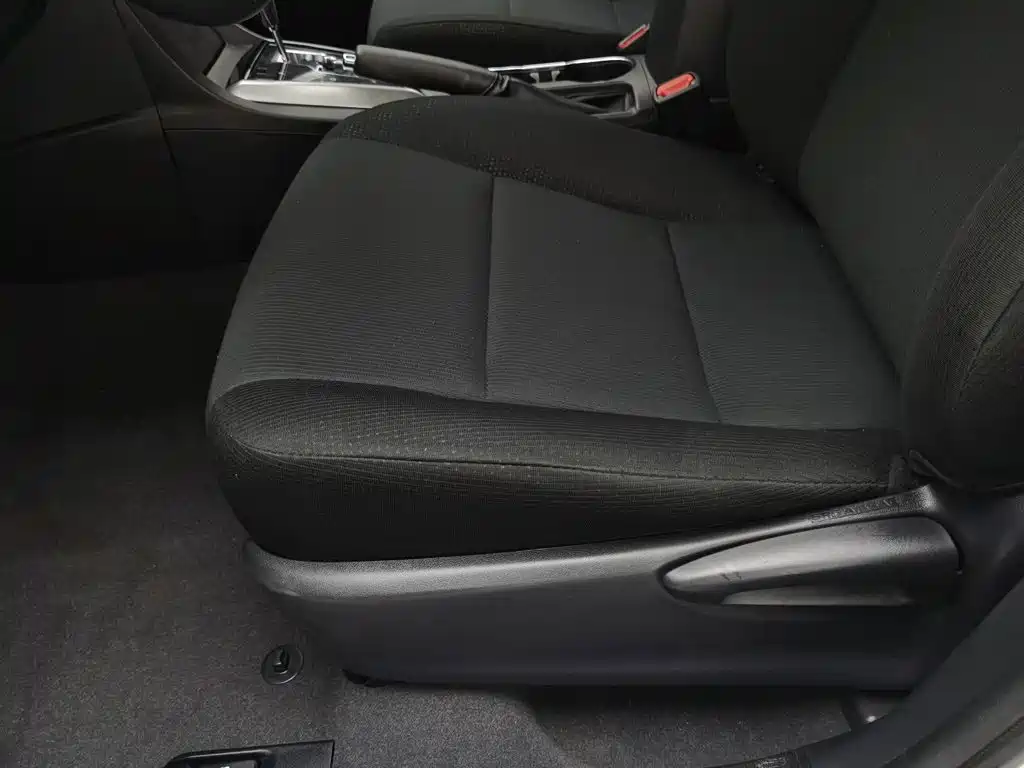 Toyota Corolla 2015 — фото 20