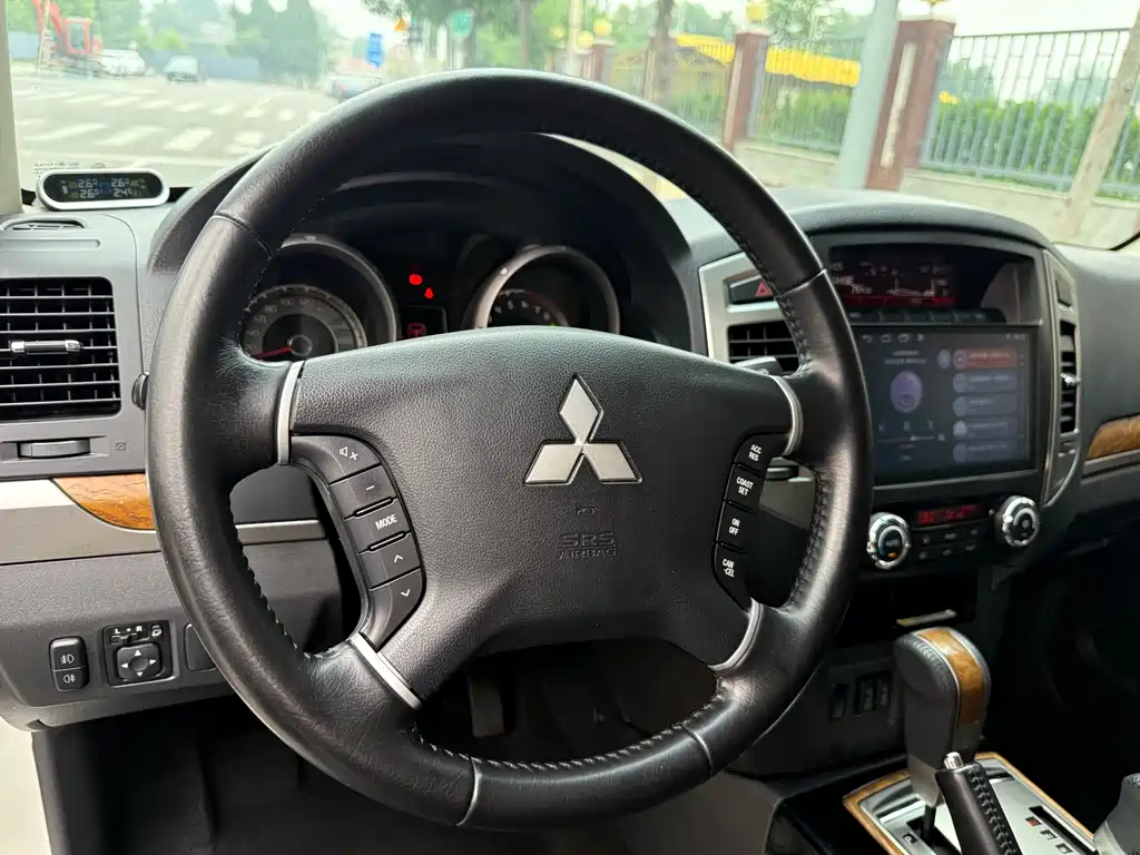 Mitsubishi Pajero 2019 — фото 16