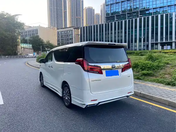 Toyota Alphard 2015