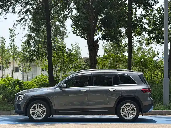 Mercedes-Benz GLB 2023