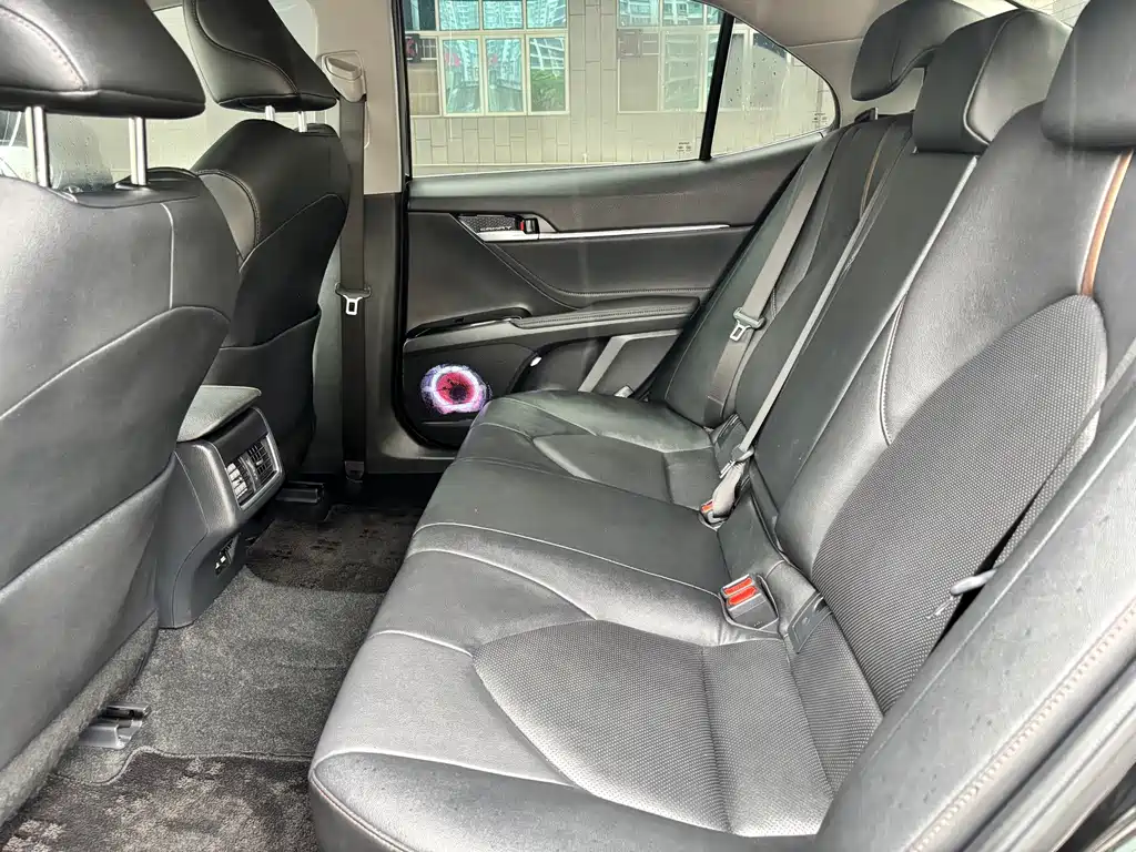 Toyota Camry 2023 — фото 11