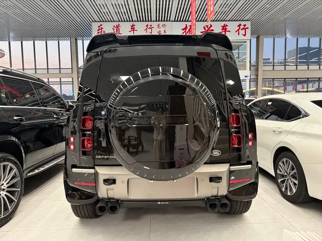 Land Rover Defender 2025 — фото 10