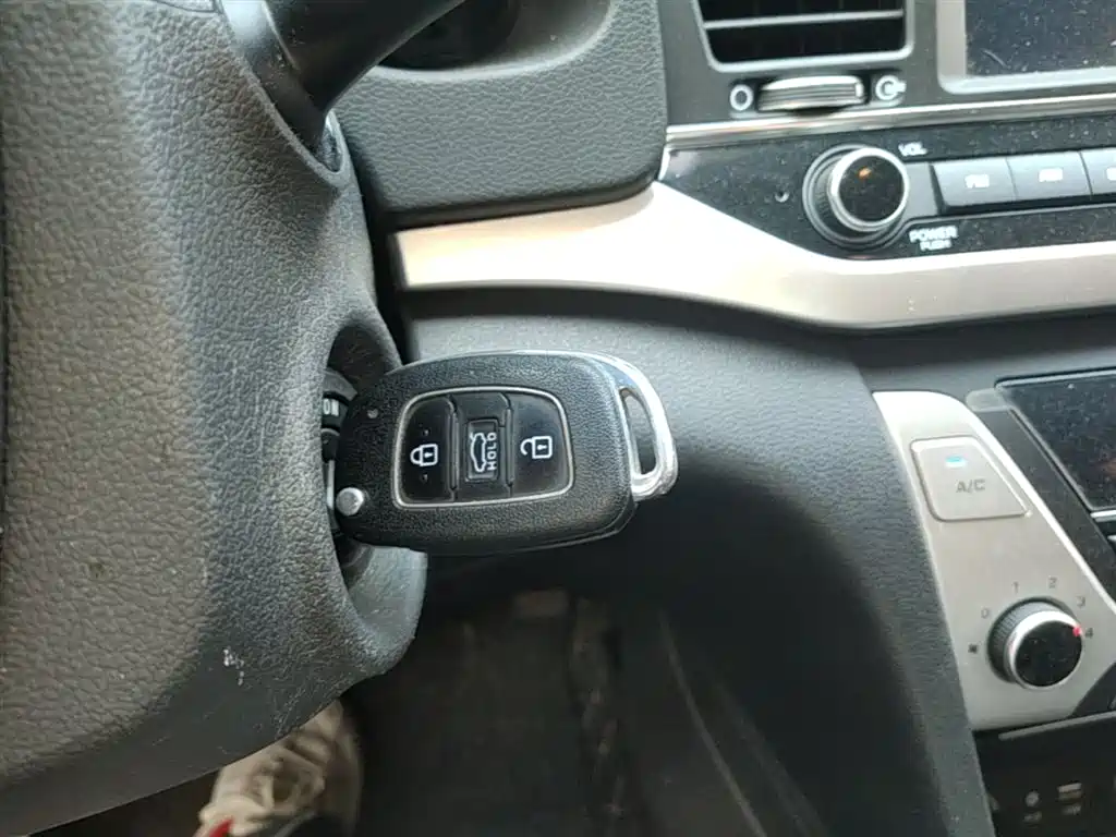 Hyundai Elantra 2018 — фото 9