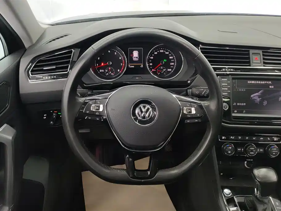 Volkswagen Tiguan L 2018 — фото 15