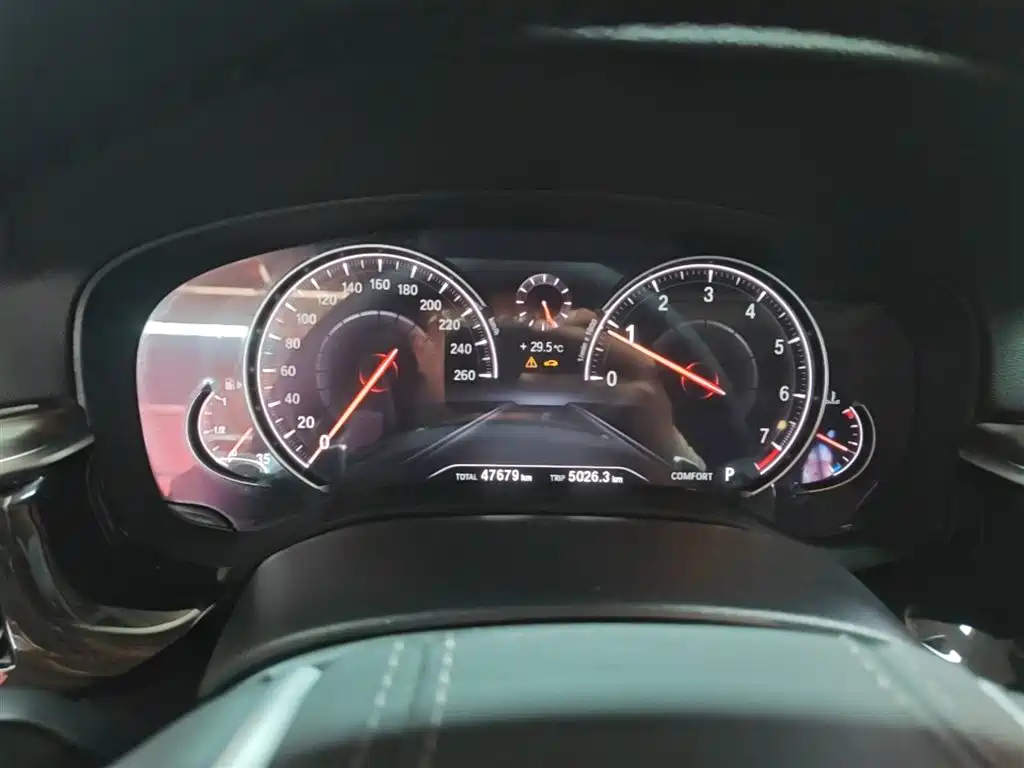 BMW 5 Series 2018 — фото 12