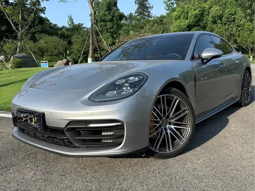 Porsche Panamera 2021