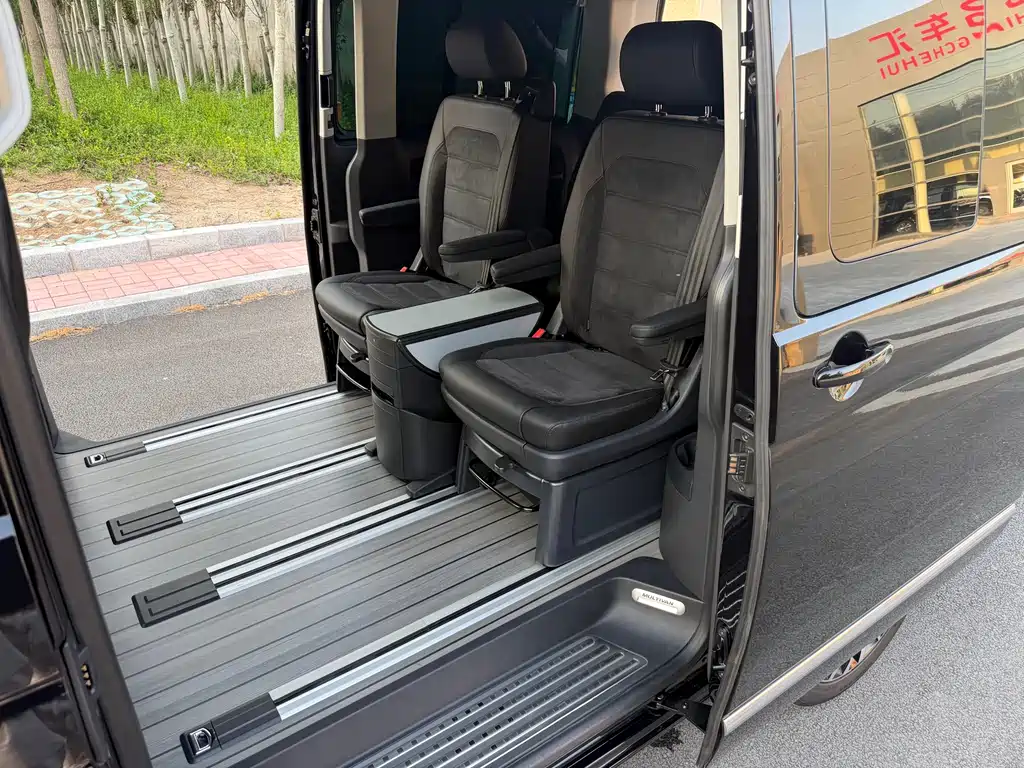Volkswagen Multivan 2019 — фото 17