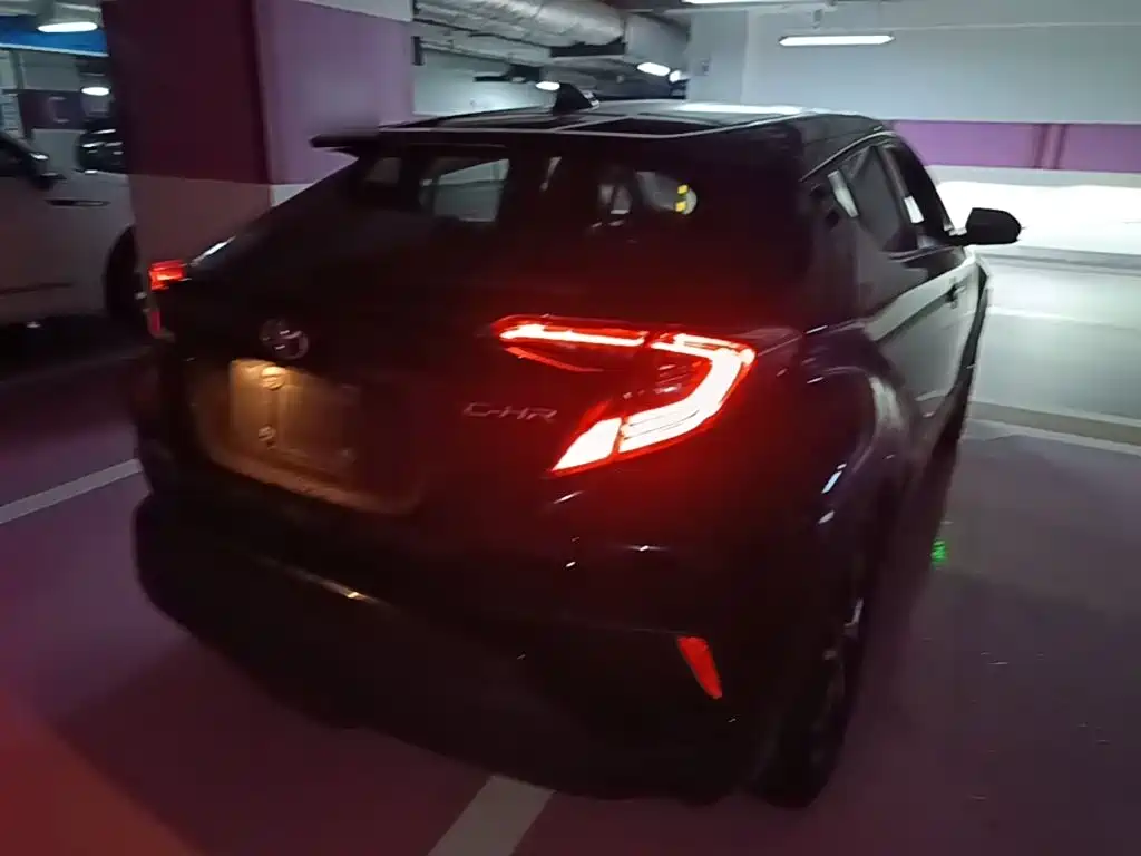 Toyota C-HR 2020 — фото 7