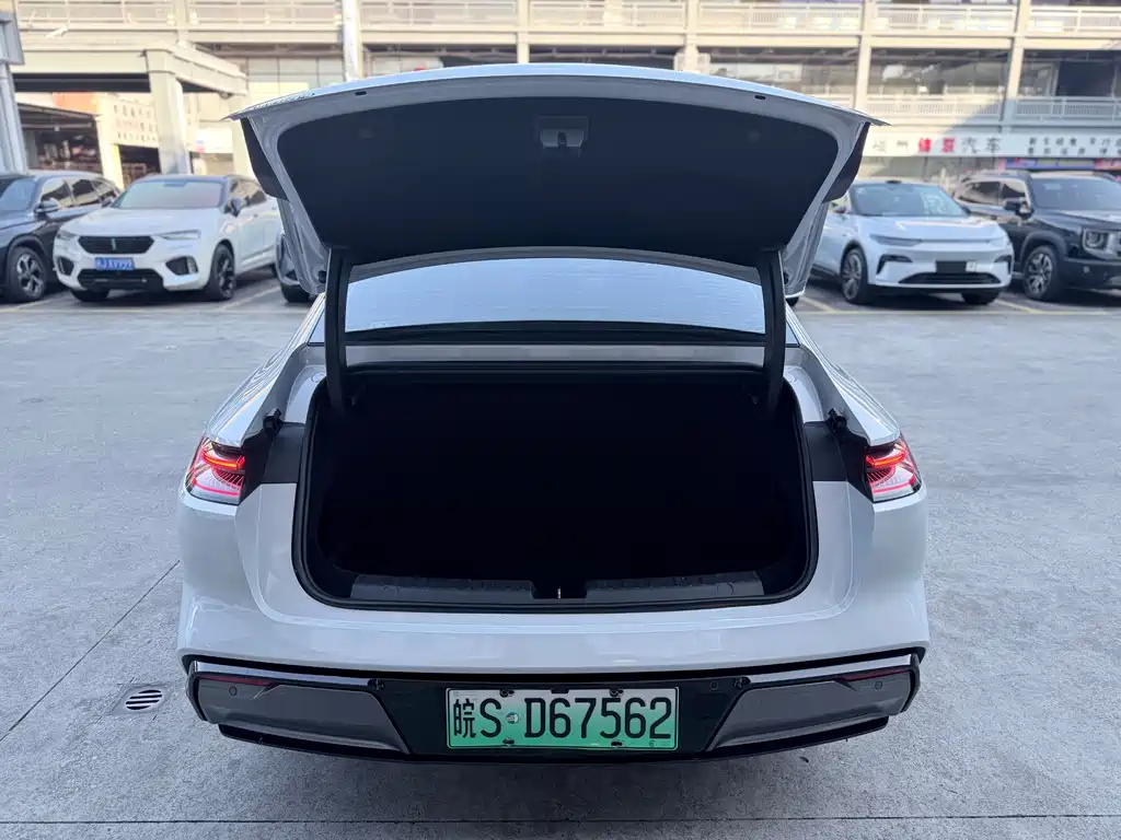 Geely Galaxy E8 2024 — фото 11