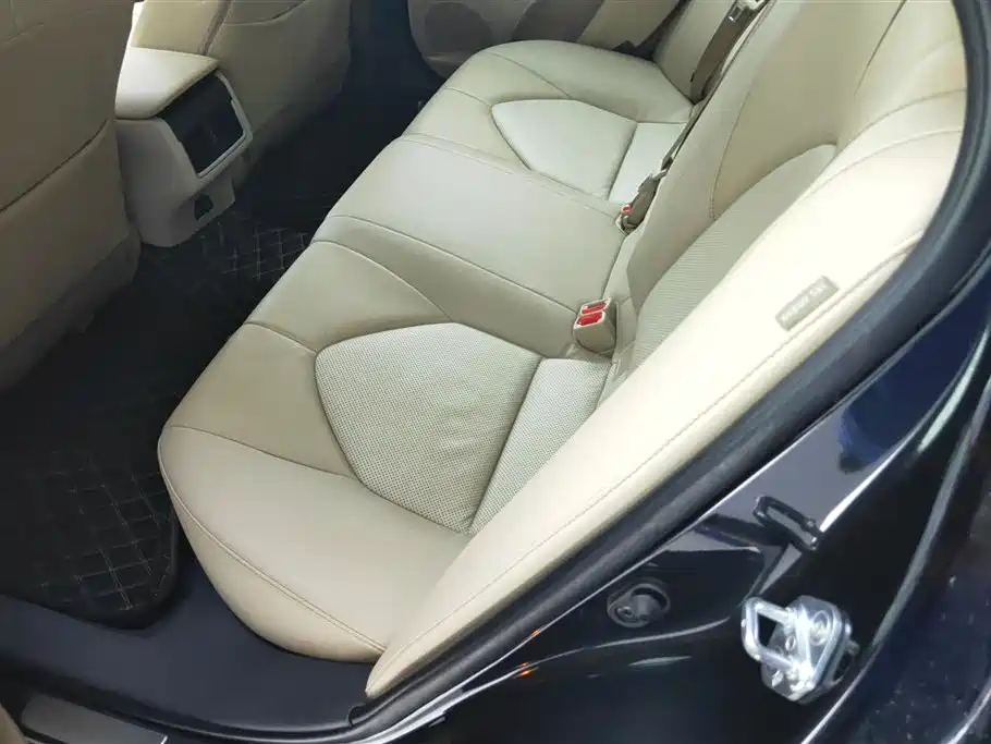 Toyota Camry 2023 — фото 11