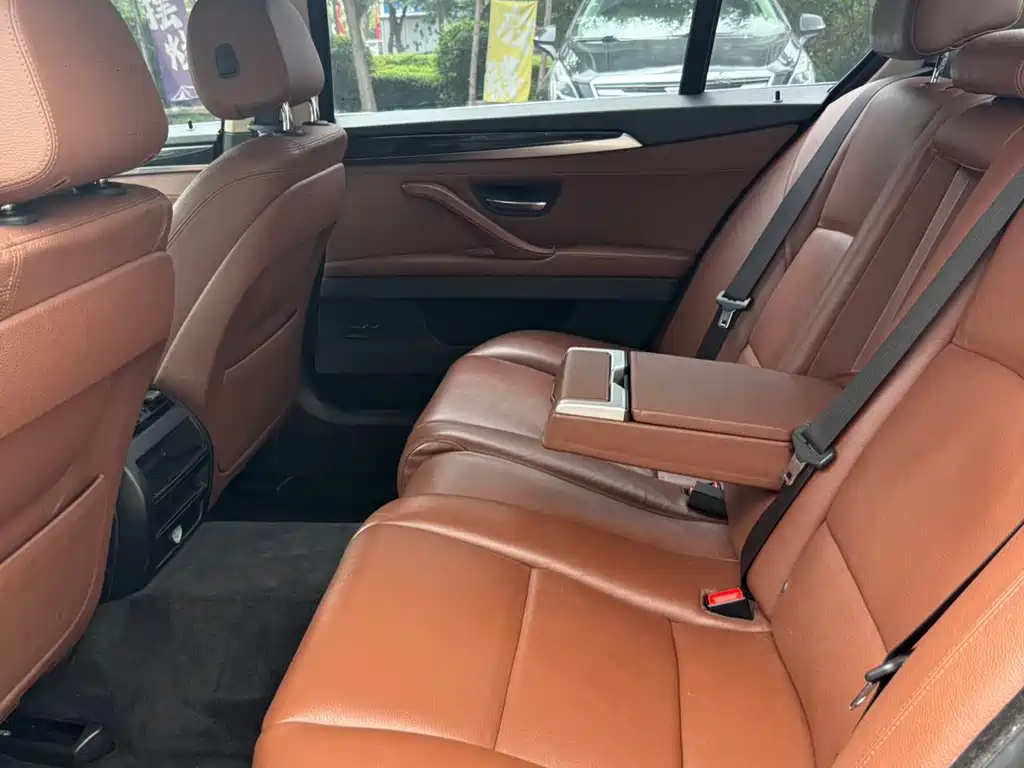 BMW 5 Series 2015 — фото 12