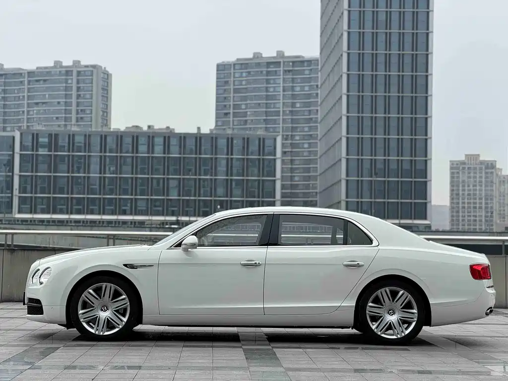 Bentley Flying Spur 2018 — фото 19