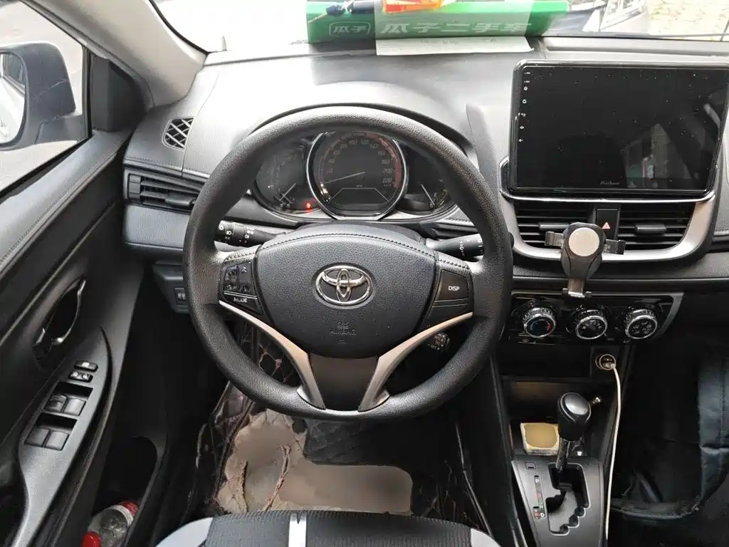 Toyota Yaris L 2022 — фото 3
