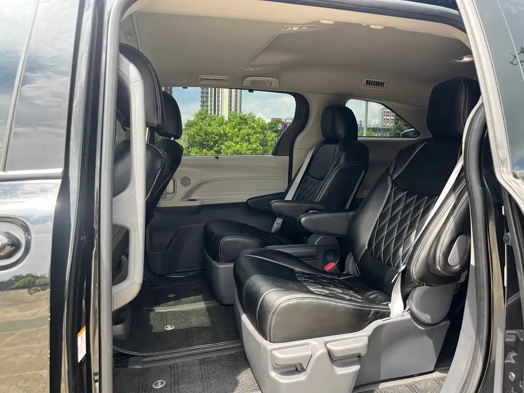 Toyota Sienna 2024