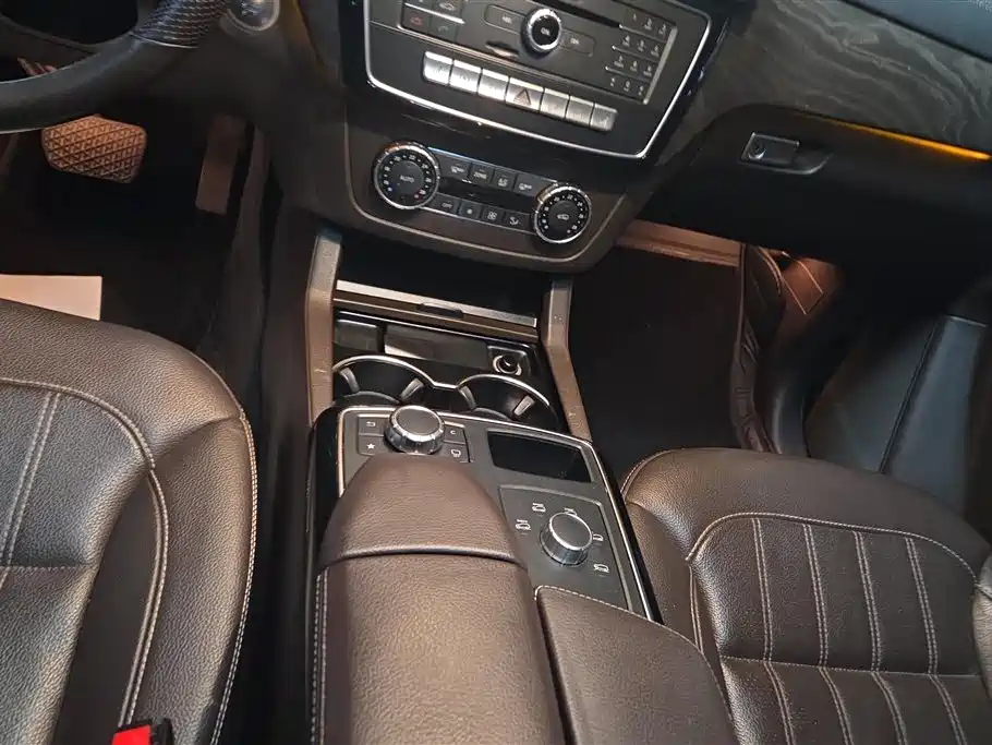 Mercedes-Benz GLE 2017 — фото 16