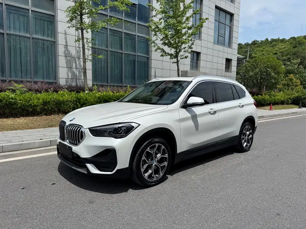 BMW X1 2022 — фото 1