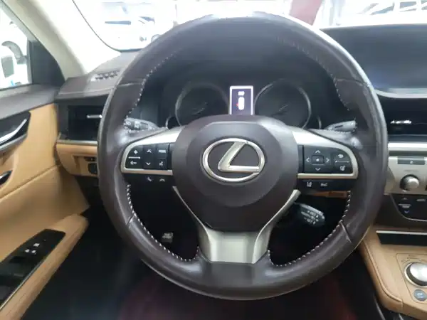 Lexus ES 2018