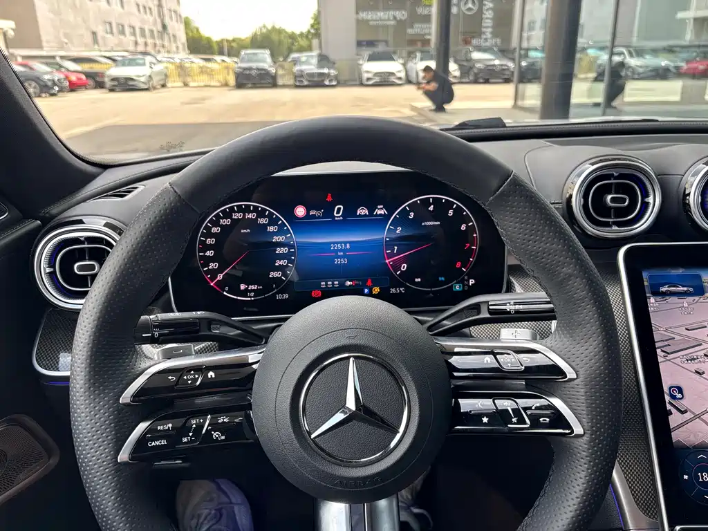 Mercedes-Benz C-Class 2025 — фото 11