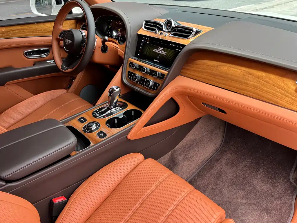 Bentley Bentayga 2022 — фото 16