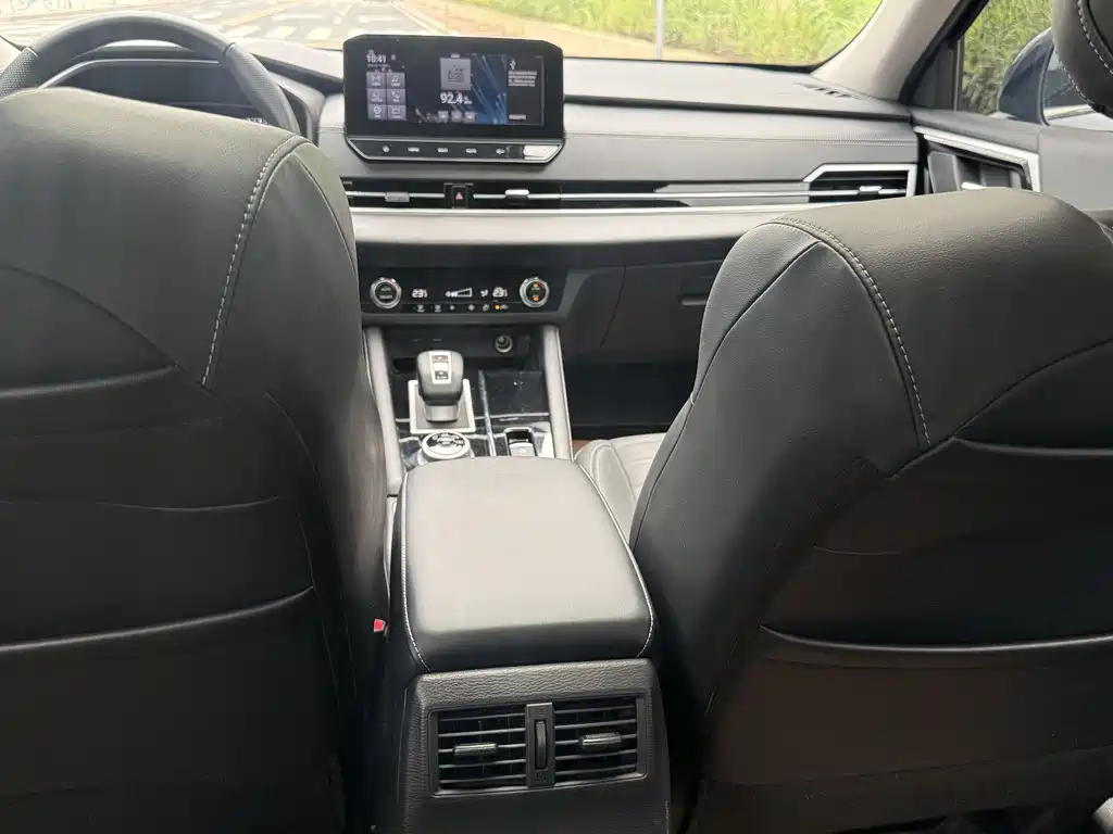 Mitsubishi Outlander 2023 — фото 10