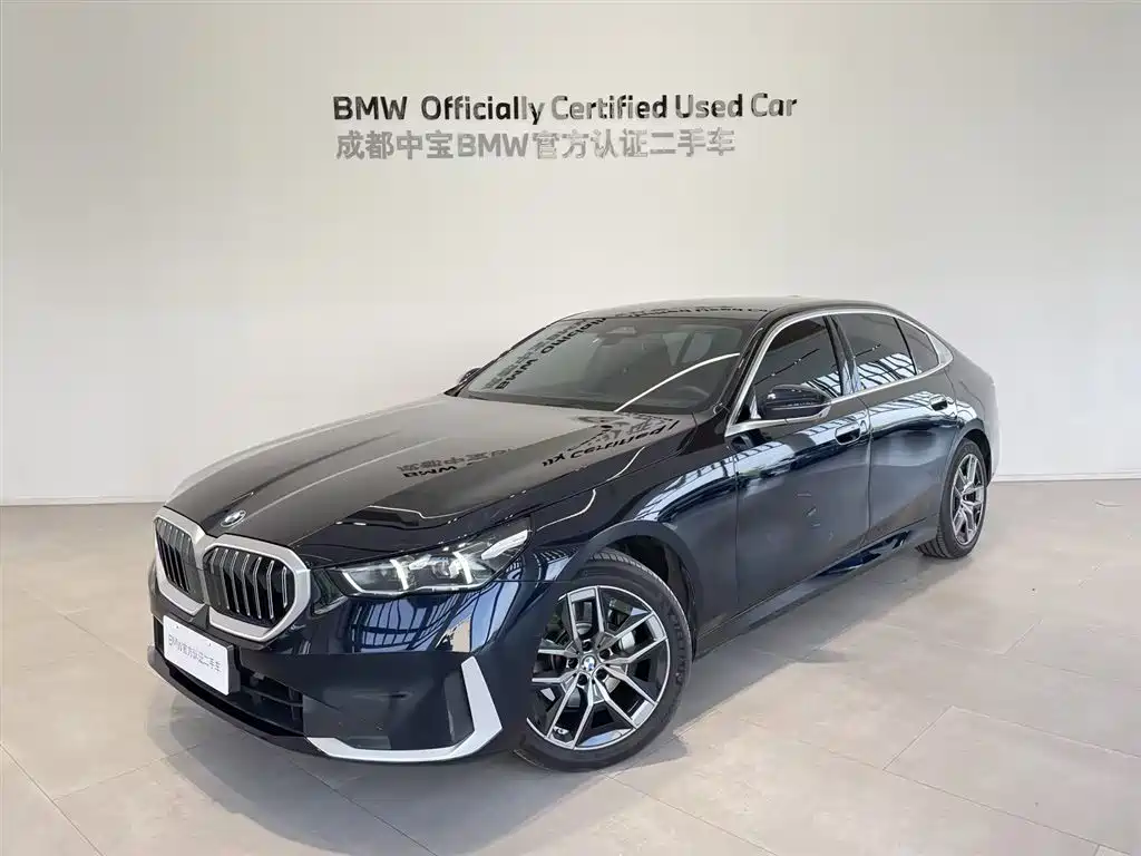 BMW 5 Series 2025 — фото 1