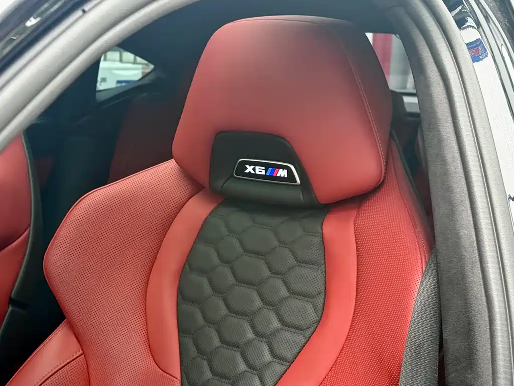 BMW X6 M 2023 — фото 9