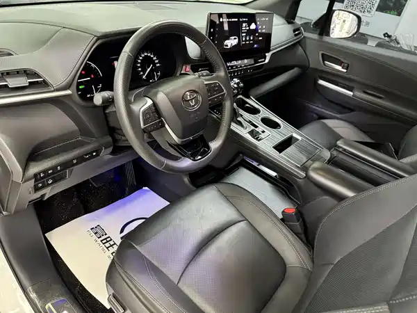 Toyota Sienna 2024