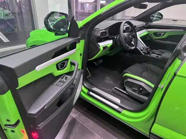 Lamborghini Urus 2024