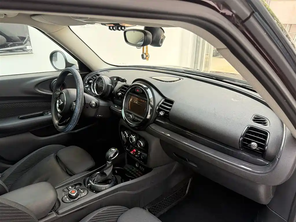 MINI Clubman 2017 — фото 10