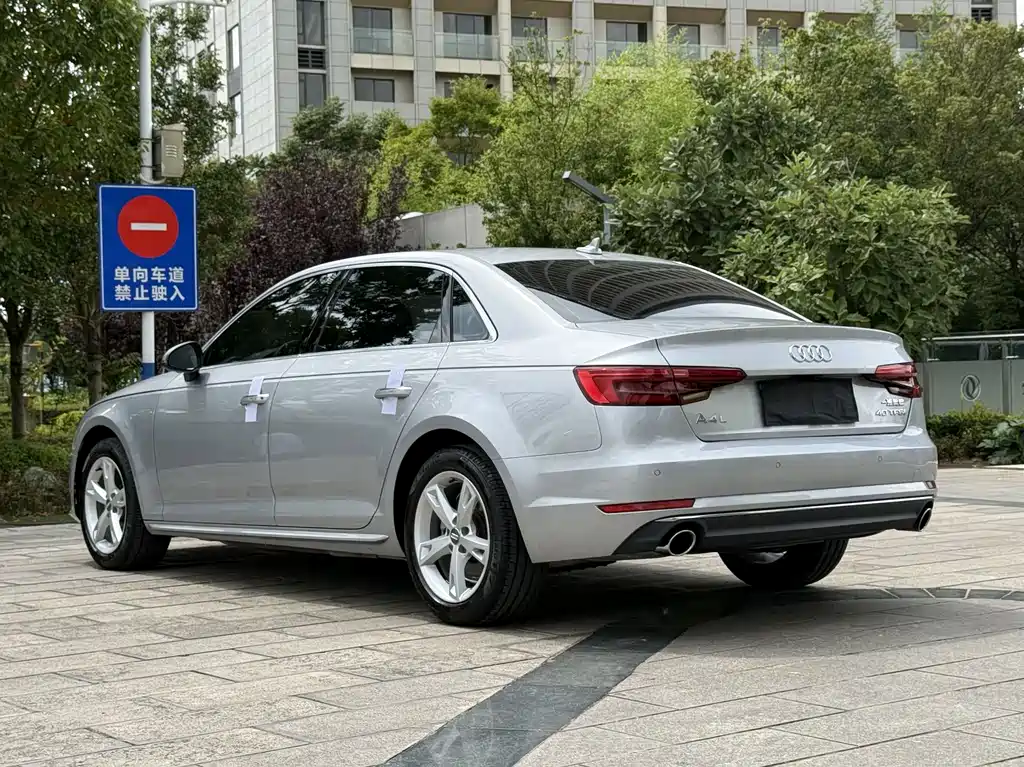Audi A4L 2017 — фото 30