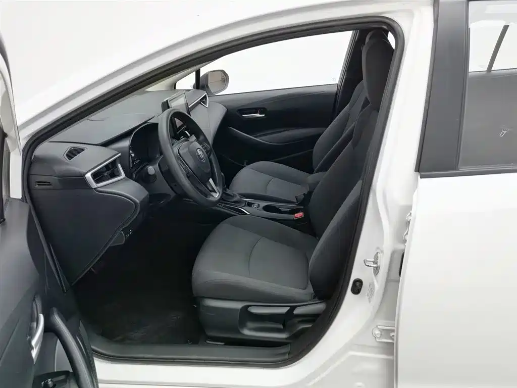 Toyota Corolla 2023 — фото 10