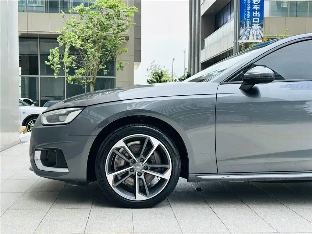 Audi A4L 2021 — фото 20