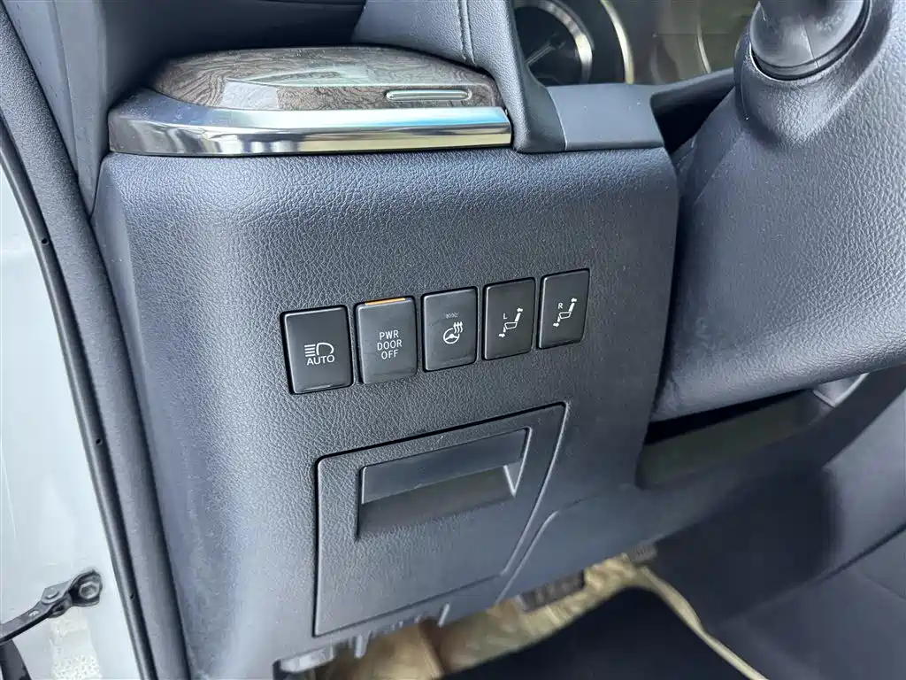 Toyota Alphard 2019 — фото 26
