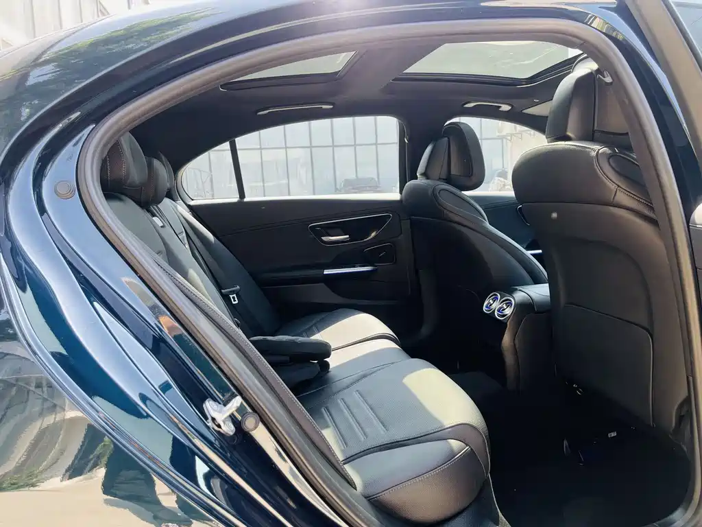 Mercedes-Benz C-Class 2022 — фото 11