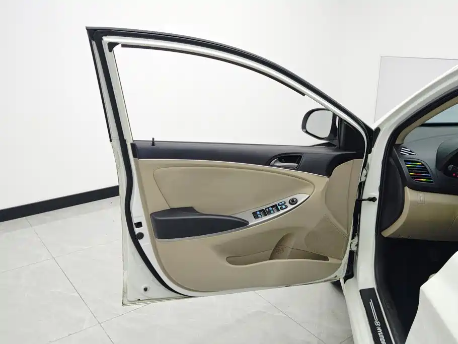 Hyundai Verna 2015