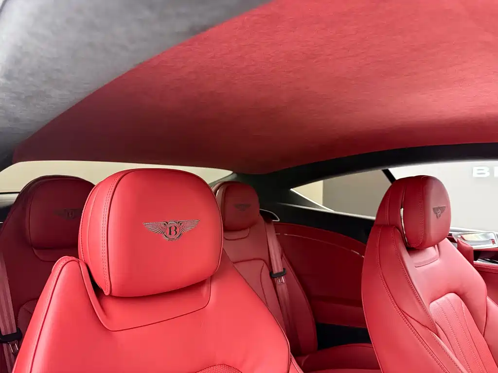 Bentley Continental 2024 — фото 17