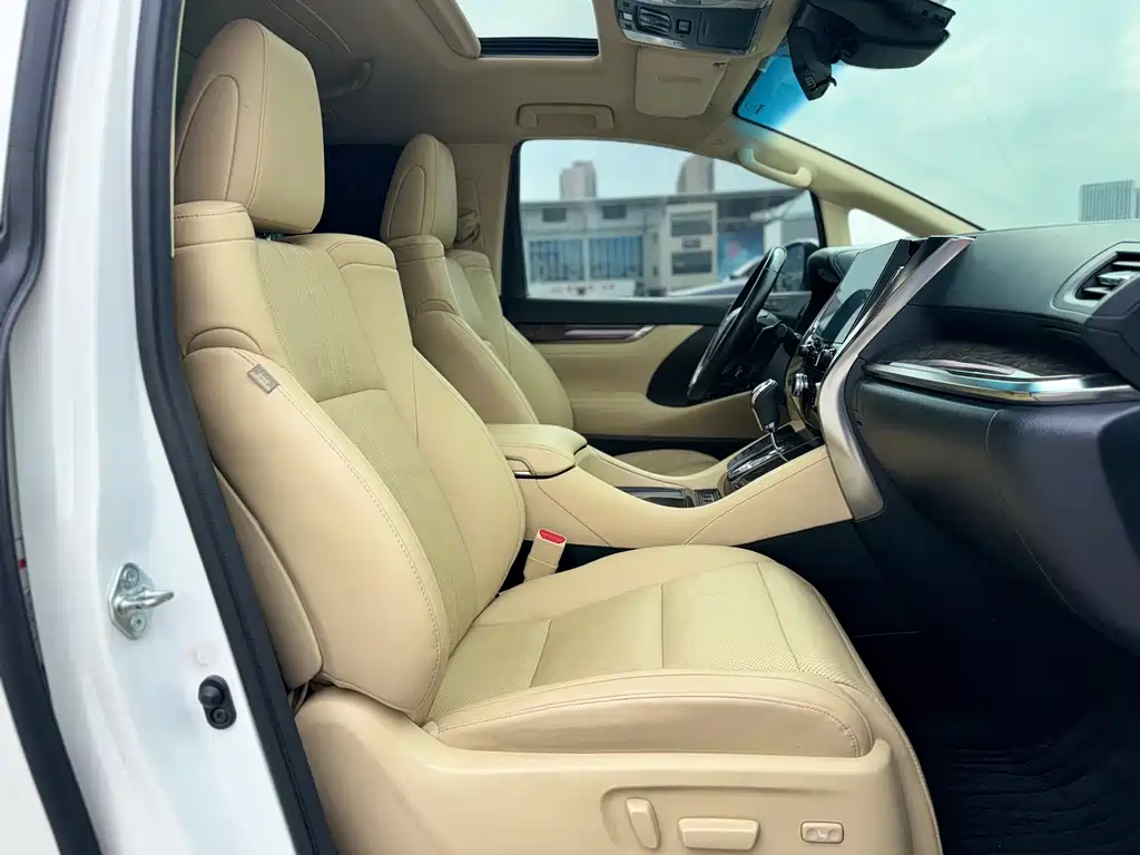 Toyota Vellfire 2022 — фото 12